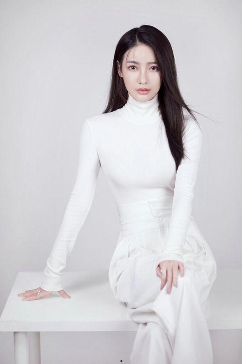 瓜瓜吃瓜ppt 潜规则二血泪代言 初代网红雪梨被曝大瓜